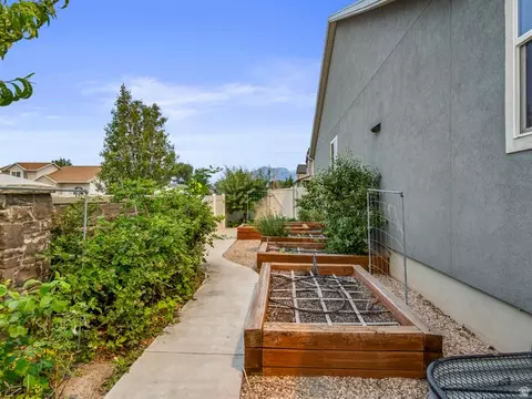Exterior - 389 W 300 S, Orem, UT 84058 photo 7 of 8