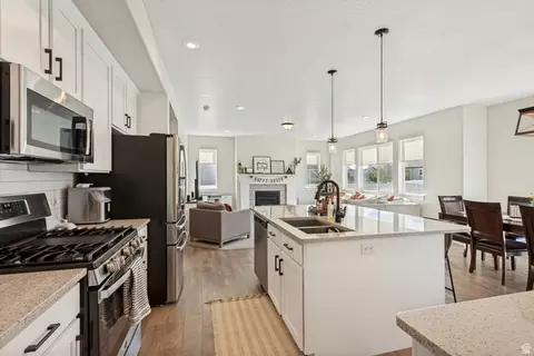 Kitchen - 2285 W Sunrise Ranch Dr, Mapleton, UT 84664 photo 4 of 4