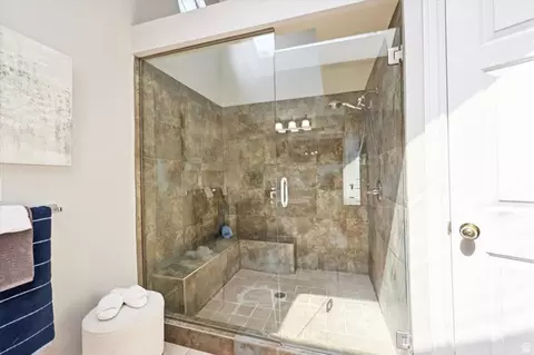 Bath - 3385 S 715 E, Millcreek, UT 84106 photo 2 of 4