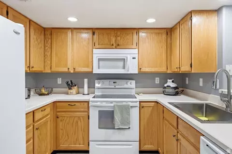 490 E 700 S #A 4, Clearfield, UT 84015 photo 3
