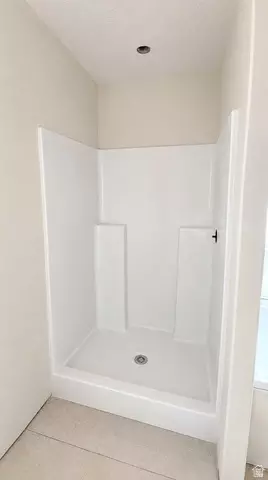 Bath - 1067 N Summit View Dr, Harrisville, UT 84404 photo 2 of 3