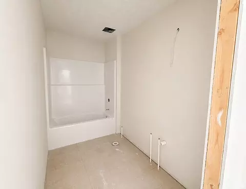 Bath - 1067 N Summit View Dr, Harrisville, UT 84404 photo 3 of 3