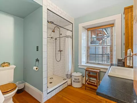 Bath - 252 N 400 E, Centerville, UT 84014 photo 1 of 8