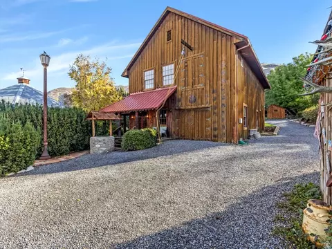 Exterior - 252 N 400 E, Centerville, UT 84014 photo 5 of 25