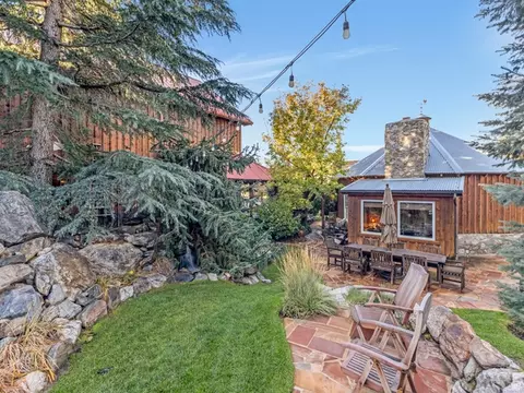 Exterior - 252 N 400 E, Centerville, UT 84014 photo 9 of 25