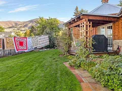Exterior - 252 N 400 E, Centerville, UT 84014 photo 22 of 25
