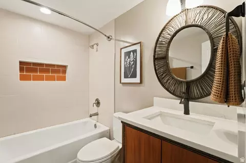 Bath - 88 S Moss Hill Dr E, Bountiful, UT 84010 photo 5 of 7
