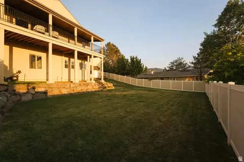 Exterior - 88 S Moss Hill Dr E, Bountiful, UT 84010 photo 7 of 12