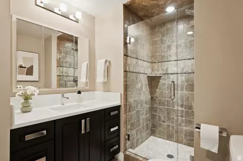 Bath - 88 S Moss Hill Dr E, Bountiful, UT 84010 photo 4 of 7