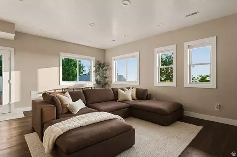 Living - 88 S Moss Hill Dr E, Bountiful, UT 84010 photo 7 of 8