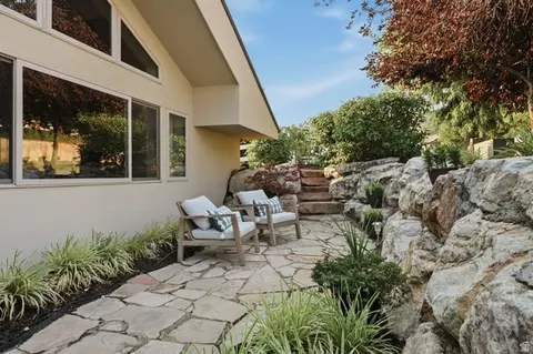 Exterior - 88 S Moss Hill Dr E, Bountiful, UT 84010 photo 3 of 12