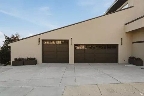 Exterior - 88 S Moss Hill Dr E, Bountiful, UT 84010 photo 11 of 12