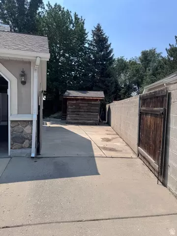 Exterior - 944 E Bernay Cir, Sandy, UT 84094 photo 11 of 12