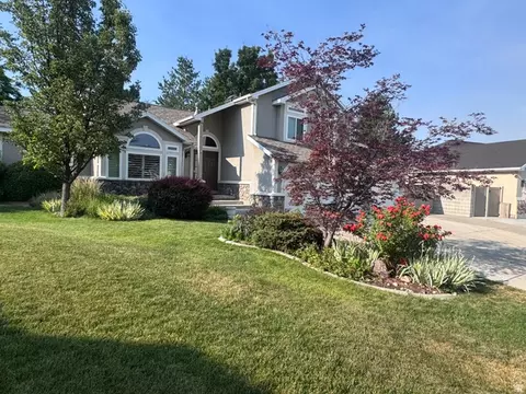 Exterior - 944 E Bernay Cir, Sandy, UT 84094 photo 2 of 12
