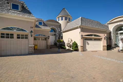2726 E Wasatch Dr #19, Salt Lake City, UT 84108
