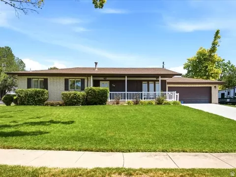 330 Pin Oak Ln W, Kaysville, UT 84037