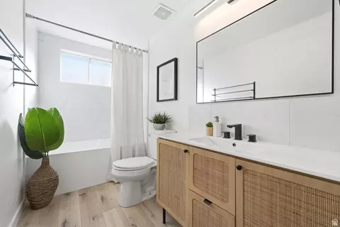 Bath - 2837 S Davis Blvd E, Bountiful, UT 84010 photo 1 of 2