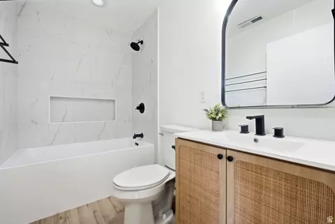 Bath - 2837 S Davis Blvd E, Bountiful, UT 84010 photo 2 of 2