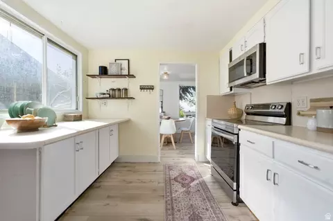 Kitchen - 2837 S Davis Blvd E, Bountiful, UT 84010 photo 2 of 3
