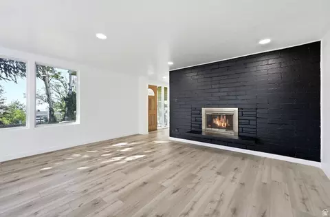 Living - 2837 S Davis Blvd E, Bountiful, UT 84010 photo 2 of 7