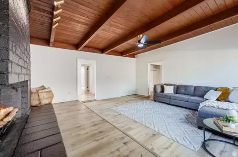 Living - 2837 S Davis Blvd E, Bountiful, UT 84010 photo 6 of 7