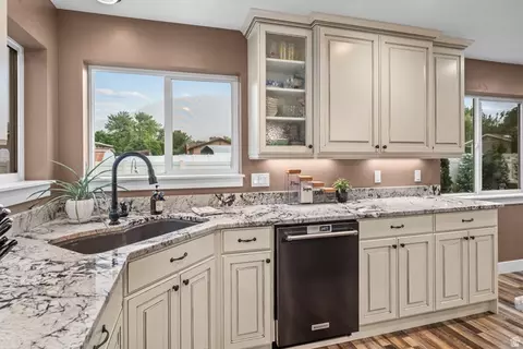 Kitchen - 996 N 475 E, Orem, UT 84097 photo 5 of 5