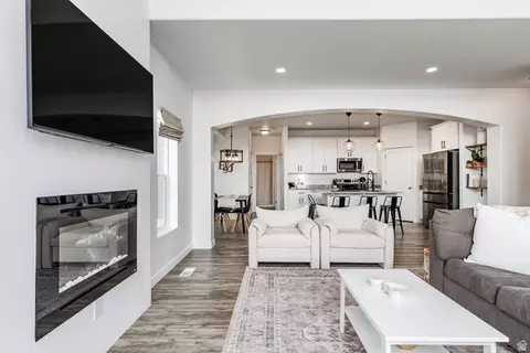 684 E 330 N, Vineyard, UT 84059 photo 6