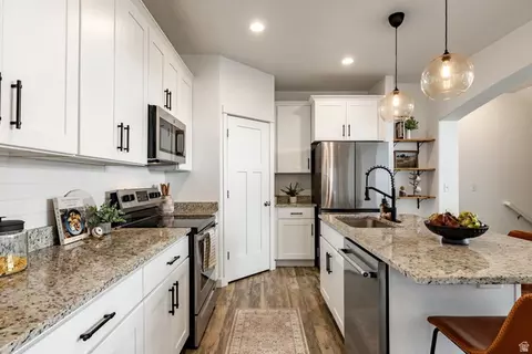 Kitchen - 684 E 330 N, Vineyard, UT 84059 photo 3 of 4