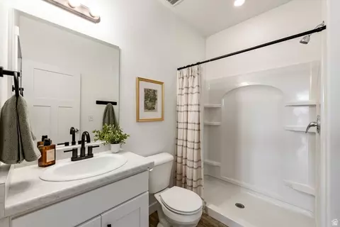 Bath - 684 E 330 N, Vineyard, UT 84059 photo 1 of 3