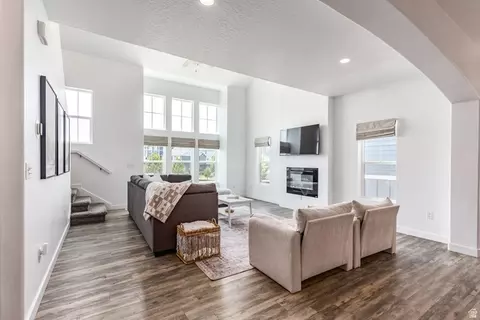 684 E 330 N, Vineyard, UT 84059 photo 9