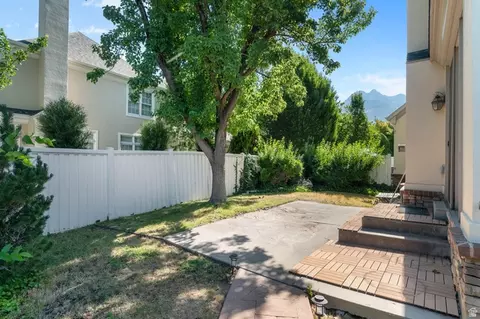 Exterior - 1989 E Donelson Ln, Holladay, UT 84117 photo 3 of 4