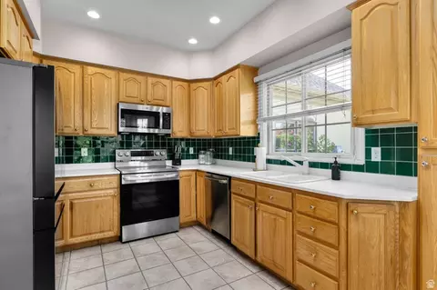 Kitchen - 1989 E Donelson Ln, Holladay, UT 84117 photo 1 of 2