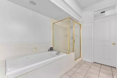 Bath - 1989 E Donelson Ln, Holladay, UT 84117 photo 2 of 3