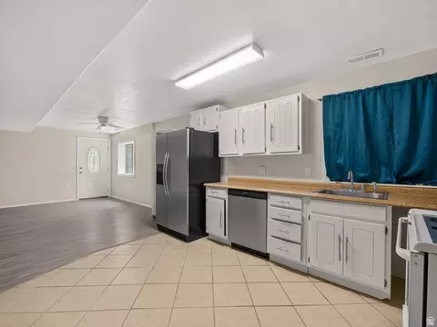 Kitchen - 949 W 1800 N, Mapleton, UT 84664 photo 7 of 8