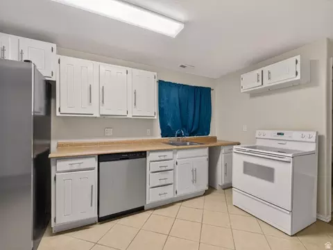 Kitchen - 949 W 1800 N, Mapleton, UT 84664 photo 8 of 8