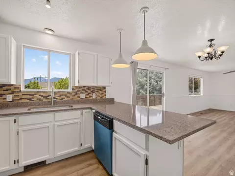 Kitchen - 949 W 1800 N, Mapleton, UT 84664 photo 5 of 8