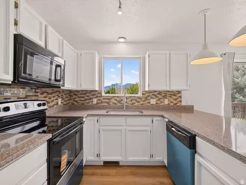 Kitchen - 949 W 1800 N, Mapleton, UT 84664 photo 3 of 8
