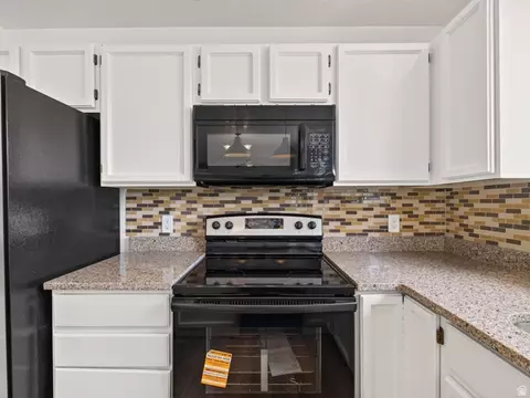 Kitchen - 949 W 1800 N, Mapleton, UT 84664 photo 4 of 8