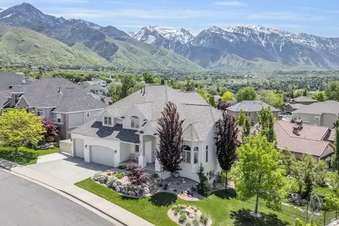 2680 E Bridgeport Ave S, Cottonwood Heights, UT 84121