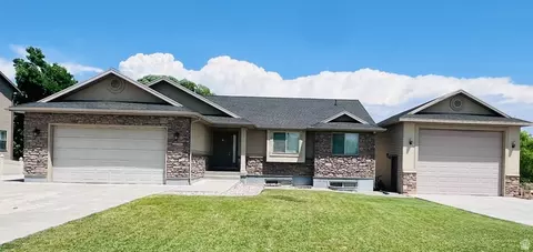 33 E 1100 S, Vernal, UT 84078