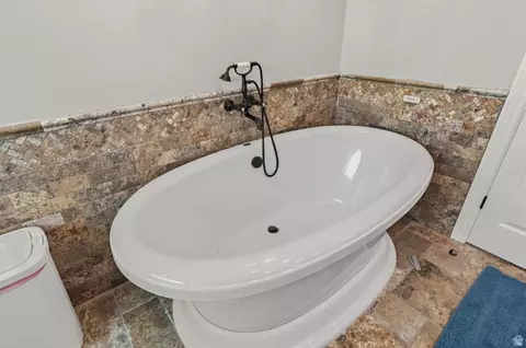 Bath - 39 S 2625 E, Layton, UT 84040 photo 4 of 6