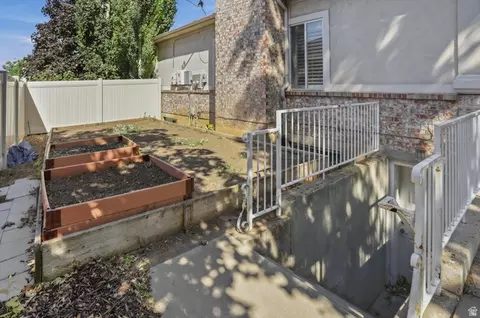 Exterior - 39 S 2625 E, Layton, UT 84040 photo 6 of 12