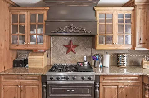 Kitchen - 39 S 2625 E, Layton, UT 84040 photo 4 of 8