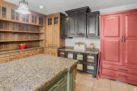Kitchen - 39 S 2625 E, Layton, UT 84040 photo 6 of 8