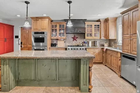 Kitchen - 39 S 2625 E, Layton, UT 84040 photo 2 of 8