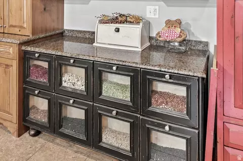 Kitchen - 39 S 2625 E, Layton, UT 84040 photo 7 of 8