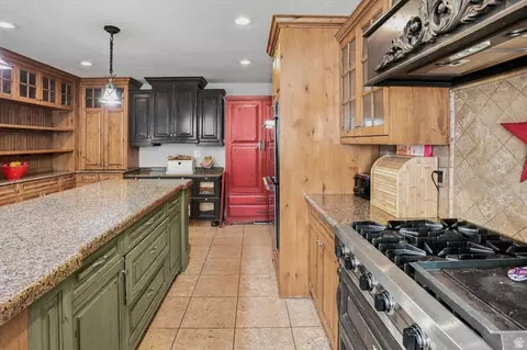 Kitchen - 39 S 2625 E, Layton, UT 84040 photo 5 of 8