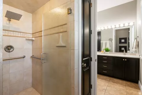 Bath - 1653 E Crescent View Cir S, Sandy, UT 84092 photo 2 of 6