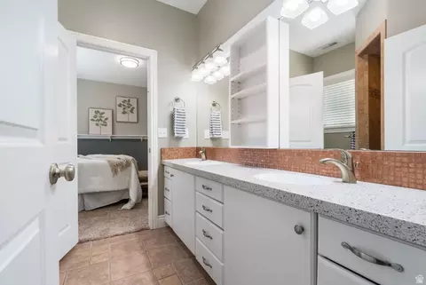 Bath - 1653 E Crescent View Cir S, Sandy, UT 84092 photo 5 of 6
