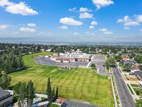 View/Area - 1653 E Crescent View Cir S, Sandy, UT 84092 photo 2 of 6
